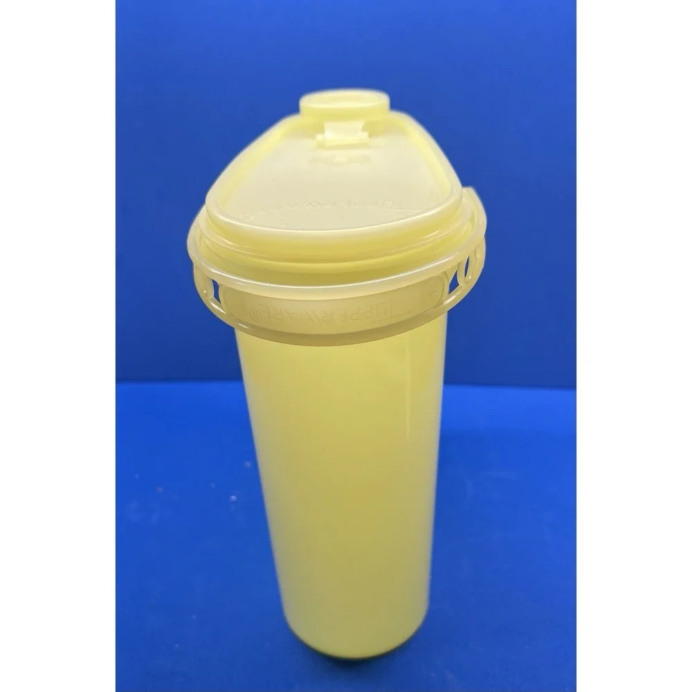 Vintage Tupperware Yellow‎ Store N Pour 32oz Pourable Container Lid Pitcher